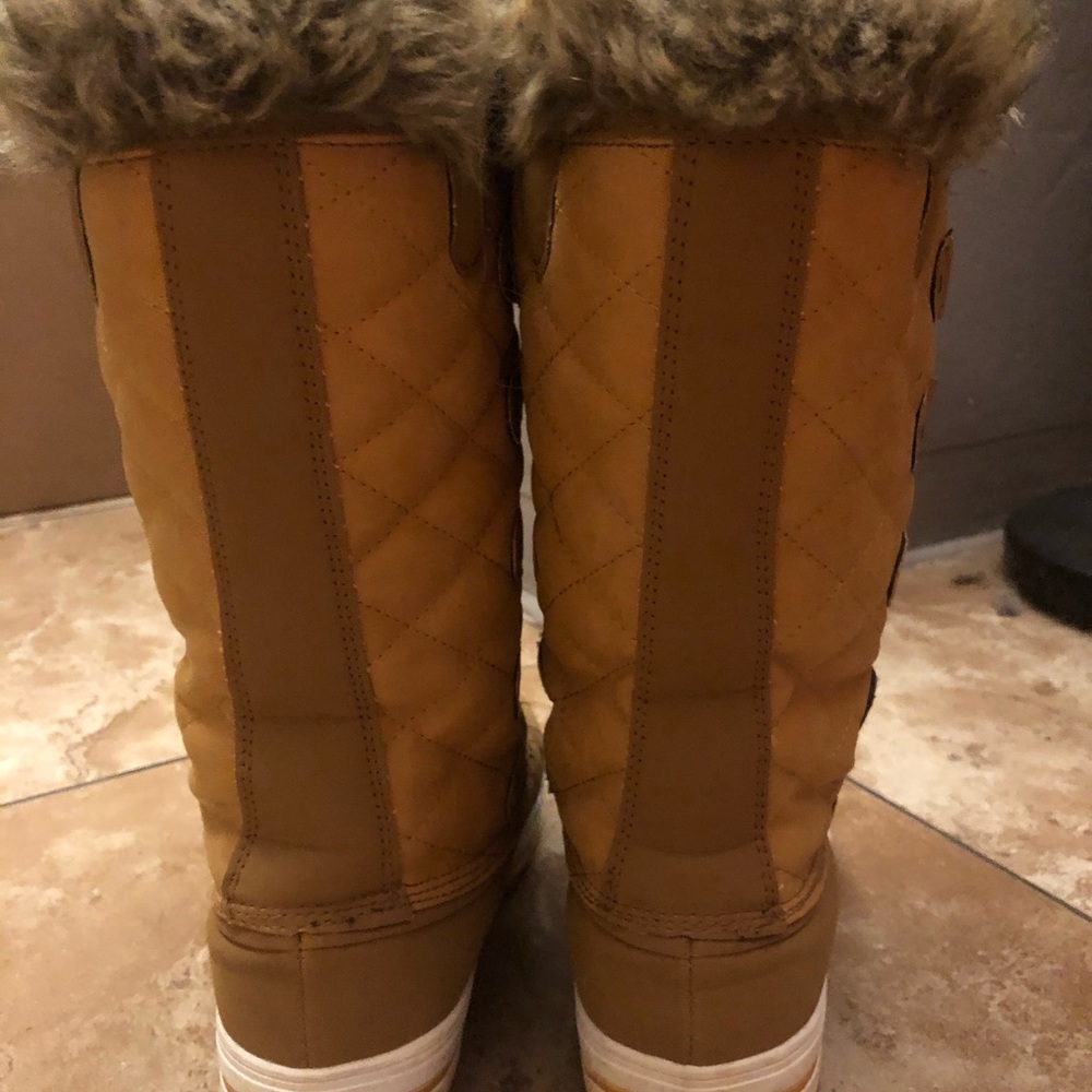 Boots - Picture 3 of 4